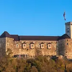 Luxe Penthouse With A Castle View