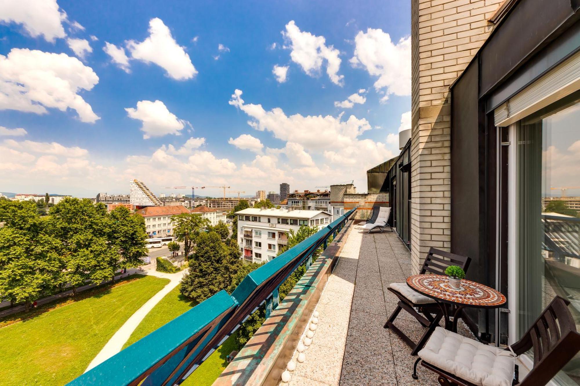 Luxe Penthouse With A Castle View Appartement Ljubljana
